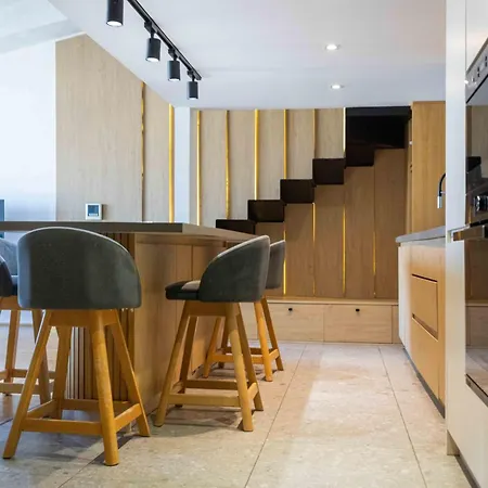 Modern Duplex Loft In Center With 3 Bedrooms *