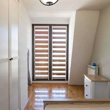 Апартаменты Modern Duplex Loft In Center With 3 Bedrooms *