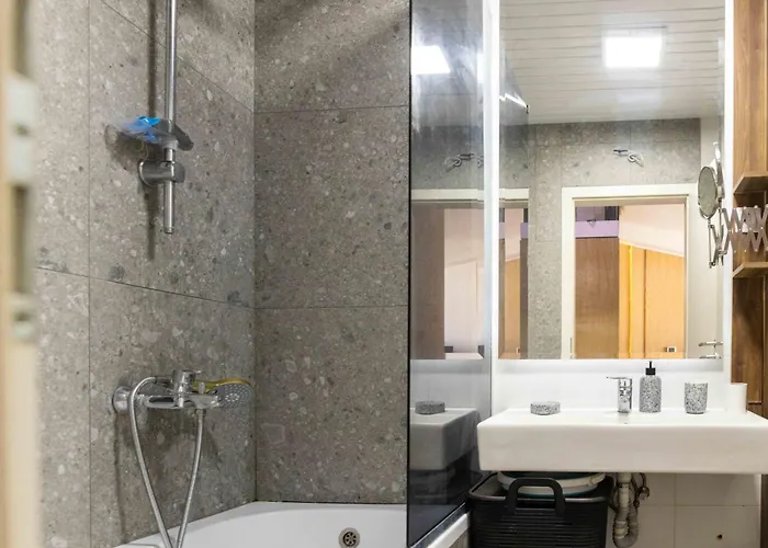 Modern Duplex Loft In Center With 3 Bedrooms * Скоп'є