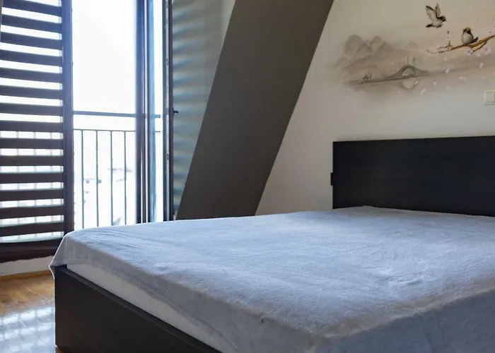 Modern Duplex Loft In Center With 3 Bedrooms Скоп'є