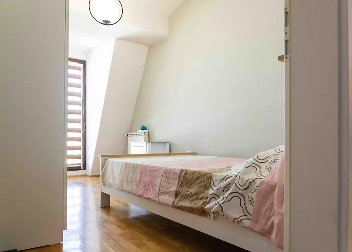 Modern Duplex Loft In Center With 3 Bedrooms * Скоп'є