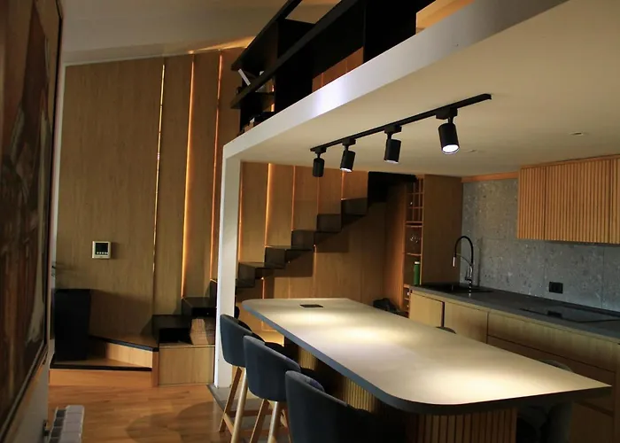 Modern Duplex Loft In Center With 3 Bedrooms Апартаменти