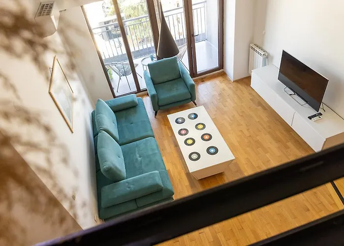 Апартаменти Modern Duplex Loft In Center With 3 Bedrooms Скоп'є