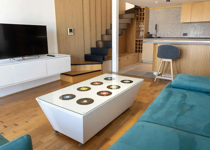 Modern Duplex Loft In Center With 3 Bedrooms Апартаменти Скоп'є